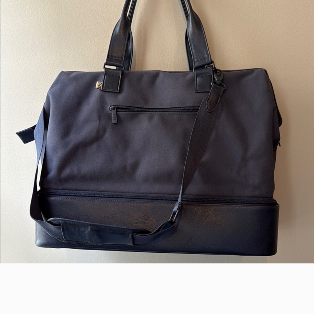 Beis Weekender Bag. Navy